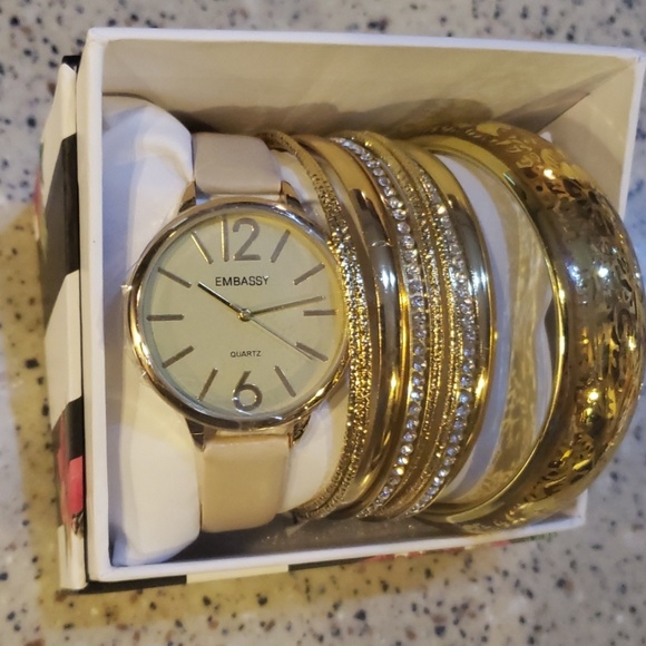 5/$25🌻Embassy Watch and Bangle Set - Picture 2 of 2